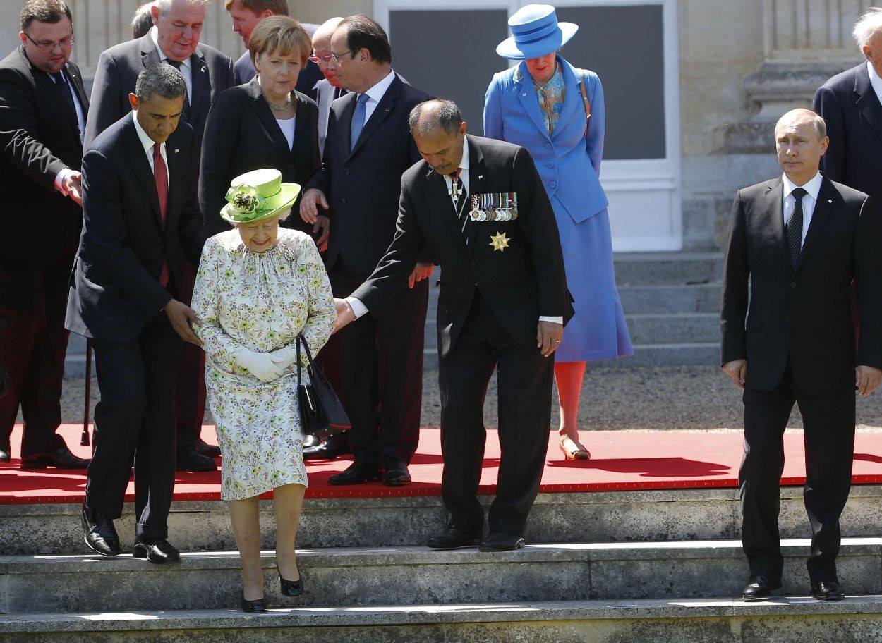 Barrack Obama helping the English Queen walk down the steps. Unhelpful Putin on the right.