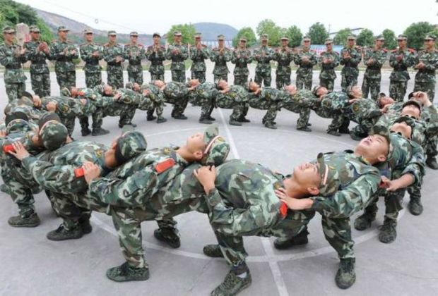 25 Pics Proving Army Is Not Always Serious Business