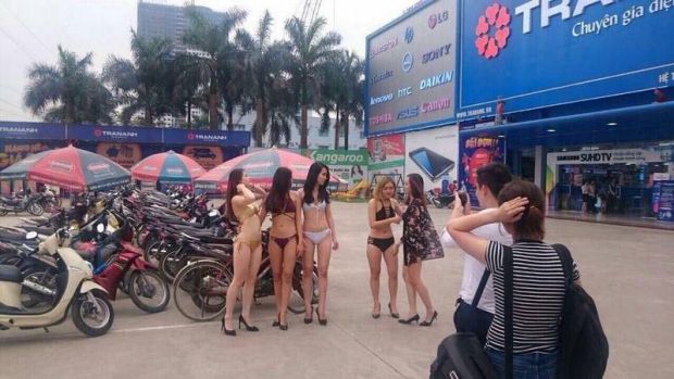 The store, one of the largest electronics stores In Vietnam, dressed their employee girls into bikinis to increase its sales.