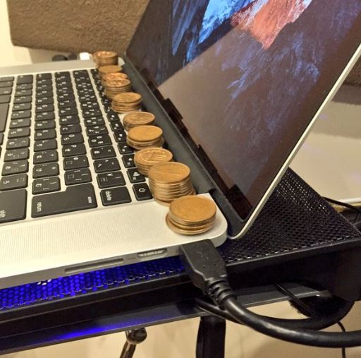 Akinori Suzuki posted this pic on twitter and people asked "Why are there f*cking coins om this laptop!?!"