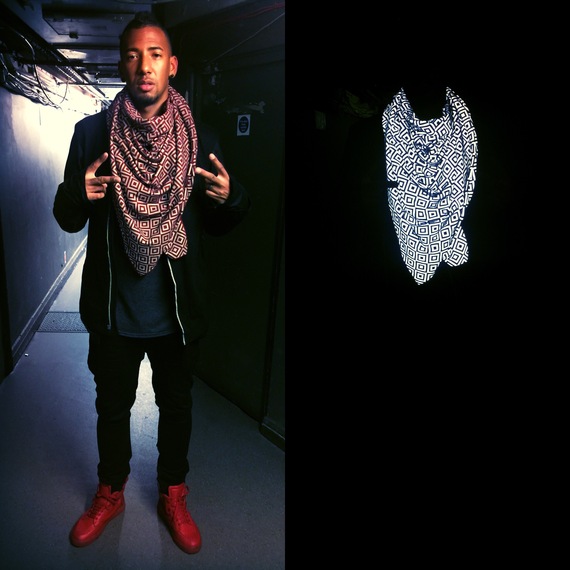 You see a flash photograph on the right- the face is dark, too dark to see, and the ugly scarf is glowing.