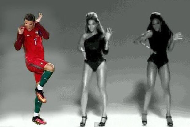 People say CR7 should join a dance group...