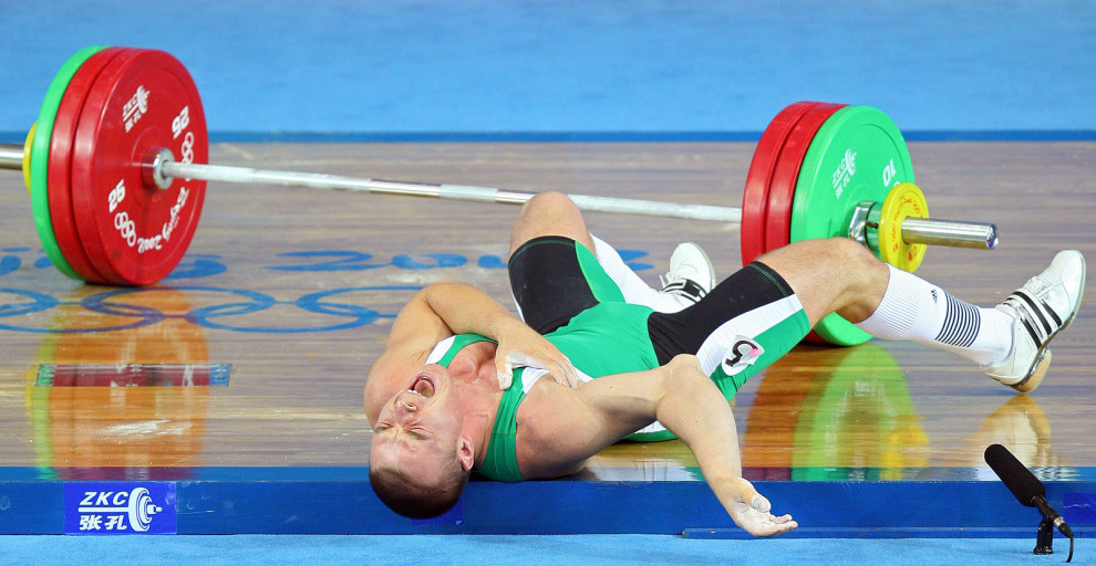 With the eyes of the world upon him, Hungarian weightlifter Janos Baranyai pushed himself to lift 148 kilograms (326.3 pounds) during the men’s 77kg weightlifting competition at the Beijing 2008 Olympic Games. Unexpectedly, his right arm gave, ripping apart ligaments and muscle under the weight. As horrifying as the entire ordeal was, doctors were able to reset Baranyai’s elbow for a full recovery without surgery.