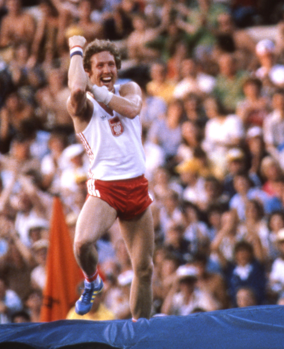 At the 1980 Summer Olympics in Moscow, the relationship between Poland and the Soviet Union was greatly strained. Experiencing the tensions firsthand was Poland’s pole vaulter Wladyslaw Kozakiewicz, who competed amid an onslaught of boos and heckling from the largely Soviet crowd. So it’s no surprise that when Kozakiewicz won gold over the Soviets with a new world record, he responded to the audience with a gesture of appreciation. The Soviet sport officials demanded an explanation for the obscenity, to which the Polish ambassador in Moscow simply responded that Kozakiewicz always makes the gesture after setting new world records.