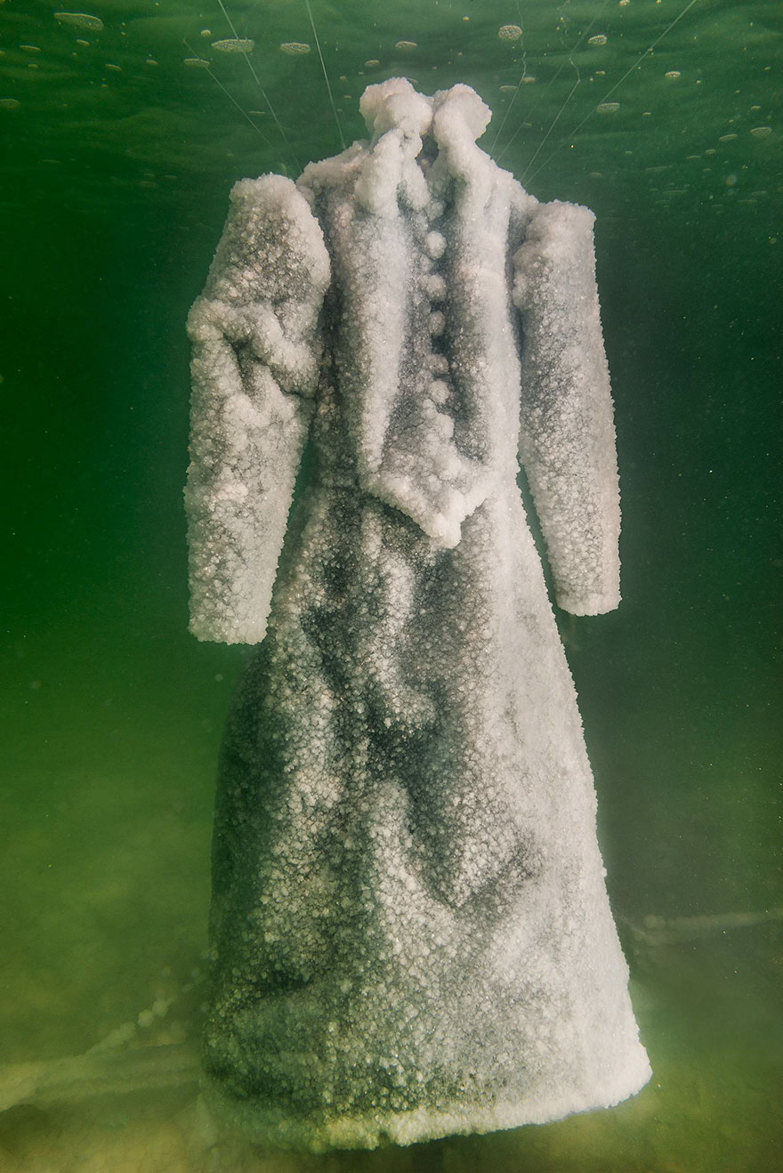 Artist Leaves Dress In The Dead Sea For 2 Years The Effect Is Magnificent