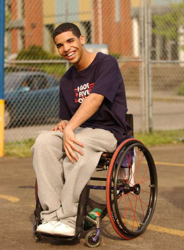 This ends with Drake on a wheelchair but happy to be alive. Wouldn't be so lucky if he actually faced Eminem.