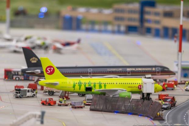 Miniatur Wunderland A Miniature Airport In Germany Will Astound You