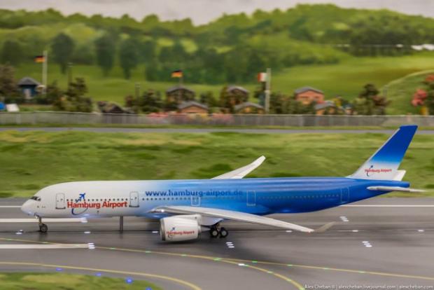 Miniatur Wunderland A Miniature Airport In Germany Will Astound You