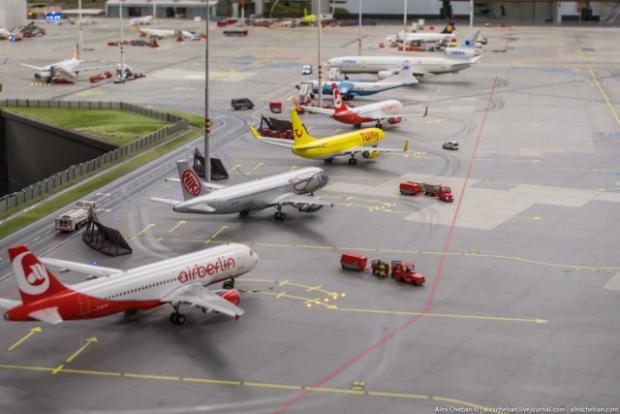 Miniatur Wunderland A Miniature Airport In Germany Will Astound You