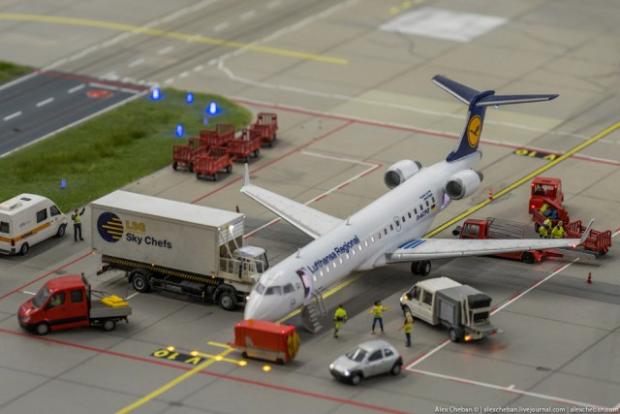 Miniatur Wunderland A Miniature Airport In Germany Will Astound You