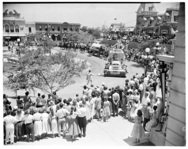 24 Mesmerizing Photos From The Historical Opening Of The First Disneyland