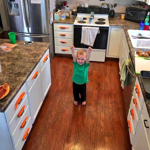 We start with this 3-year-old that decorated the whole kitchen with carrots and felt like a champion. Oh, the small joys in life.