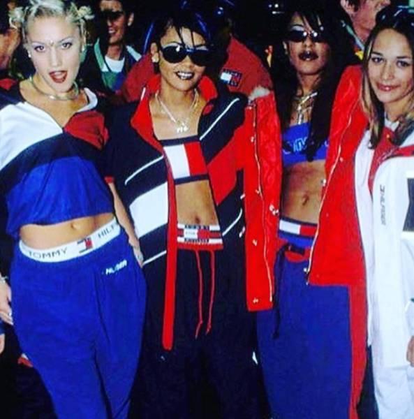 Rashida Jones shared a photo reminding us 90s fashion sucked.