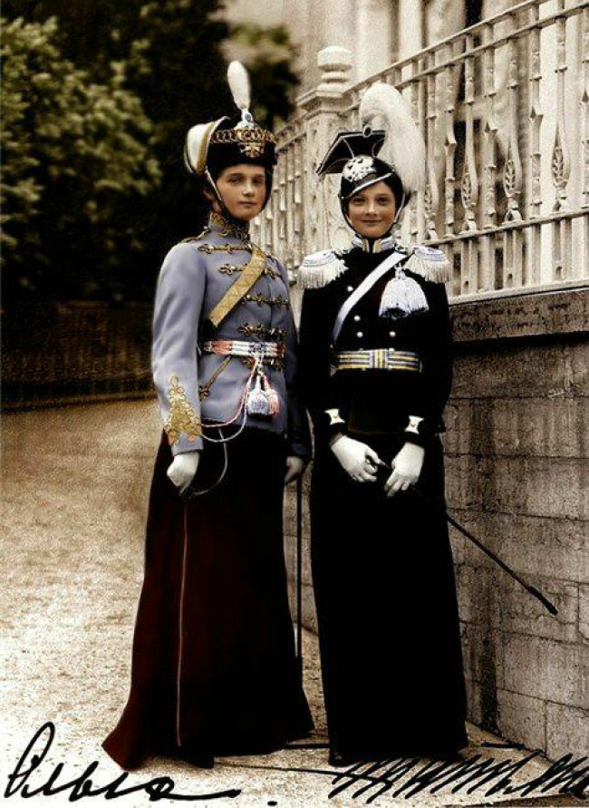 Princesses Olga and Tatyana of the Russian royal family before the Revolution, 1913.