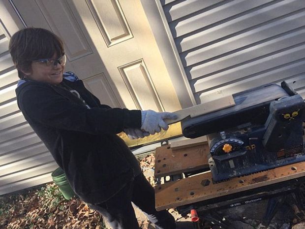 Single Mother Build A House With The Help Of Her Kids Only