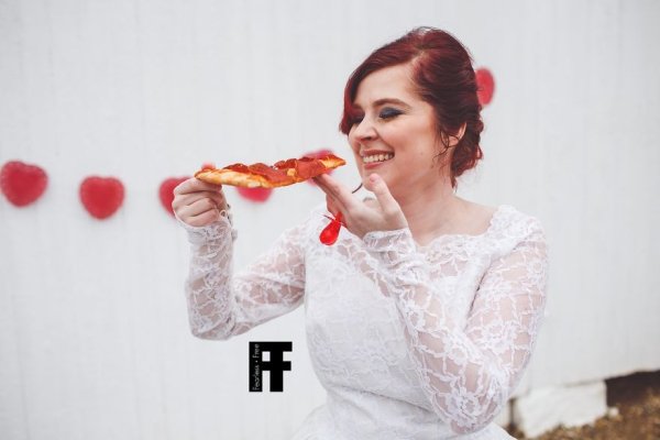 Women Gets Fed Up With Men And "Marries" A Pizza