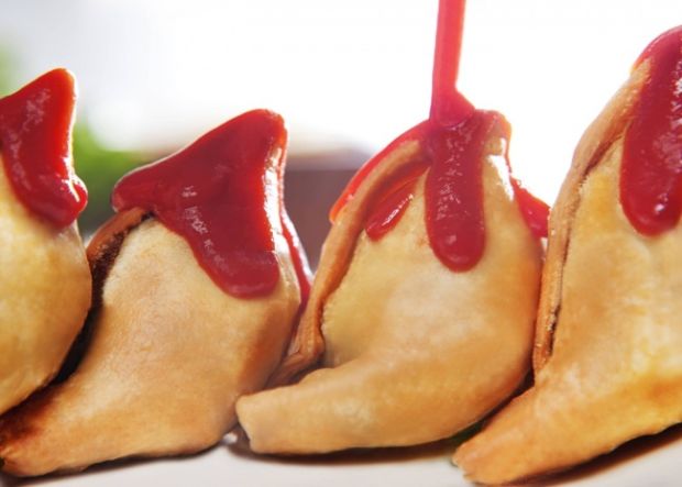 India. They love samosas (pyramid-shaped turnovers with various fillings) and vada pav (potato-fritter sandwiches).