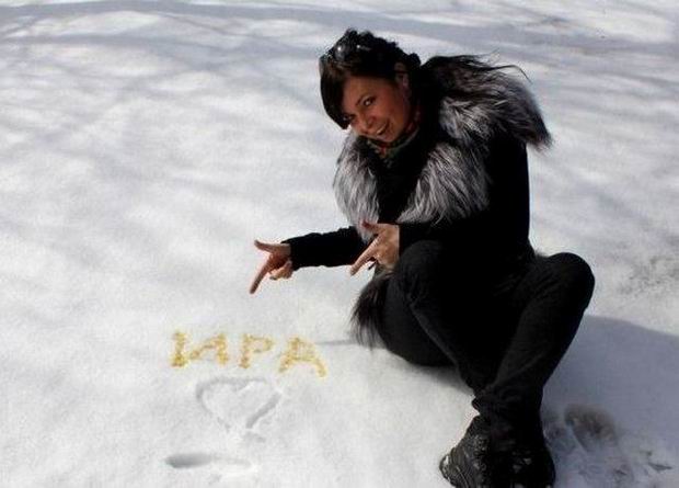 russia - woman posing in snow