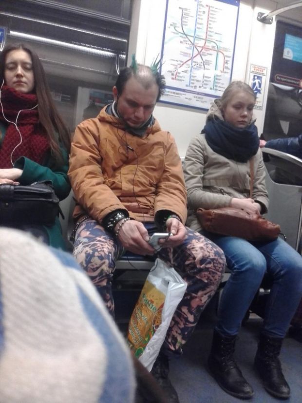 guy on a train wearing funny leggings