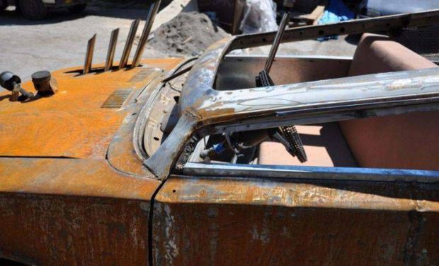 Russian Buys A Car That Belongs To A Scrap Yard And Tries To Turn It Into A Treasure Out Of Mad Max