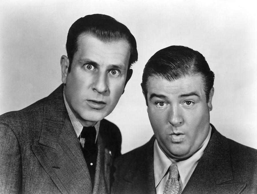 Bud Abbott and Lou Costello doing a photo shoot for a film in the late 1940s. The pair, better known as Abbott and Costello, were comic icons for many years before Lou died at just age 52 in 1959. Despite terrific timing and ability to work together perfectly on screen, the 2 actually hated each other, and were hardly ever together when not working.