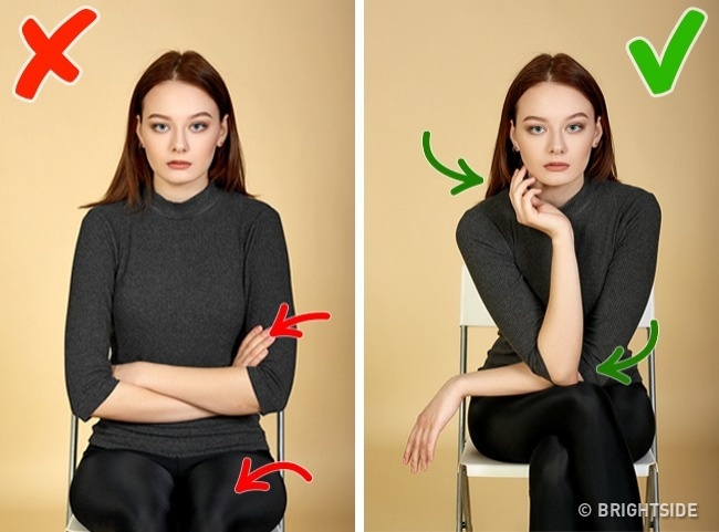 Crossed arms create an ugly impression, while keeping your hands loose looks unnatural.