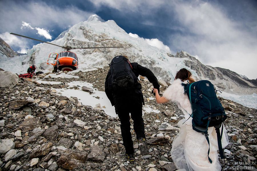 While every couple wants a wedding to remember, James and Ashley from California went a lot further ;p