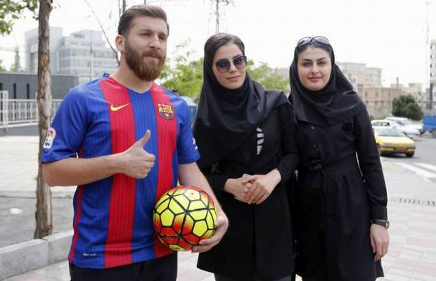 Reza is a celebrity in his hometown and is getting more and more renown as Messi's doppelganger. What will happen next? Maybe Messi will invite him for a game?