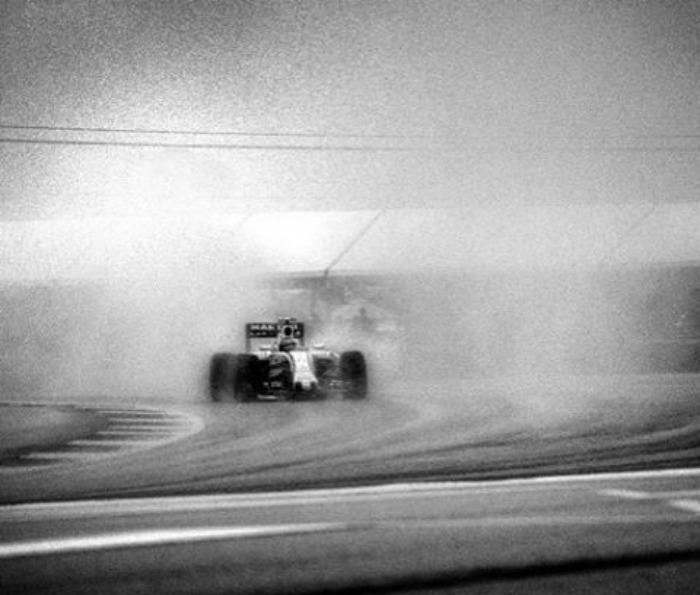Guy Takes Photos Of F1 With A Hundred Year Old Camera
