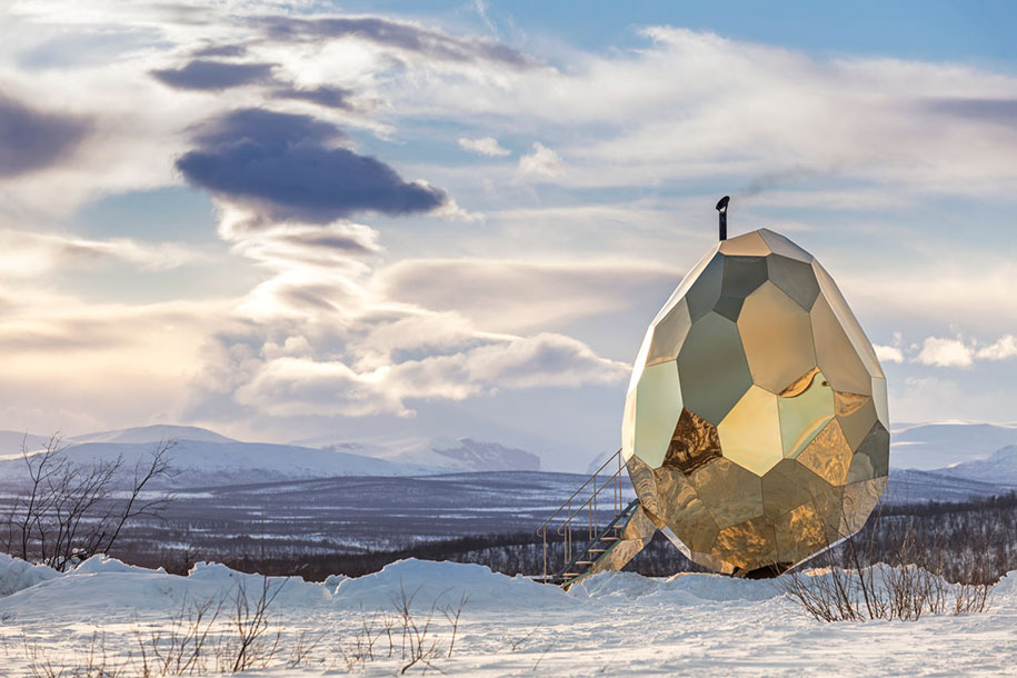 Created by the artists Mats Bigert and Lars Bergström, this sauna is designed for harsh Kiruna’s town Arctic climate, where it goes from 24-hour-a-day darkness in the winter to the opposite with the sun around the clock in summer.