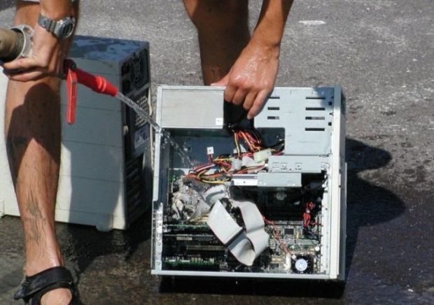 19 People Who Deal With Heat Messing Up Their Computers