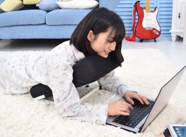 A cushion for lying down and working at the same time.
