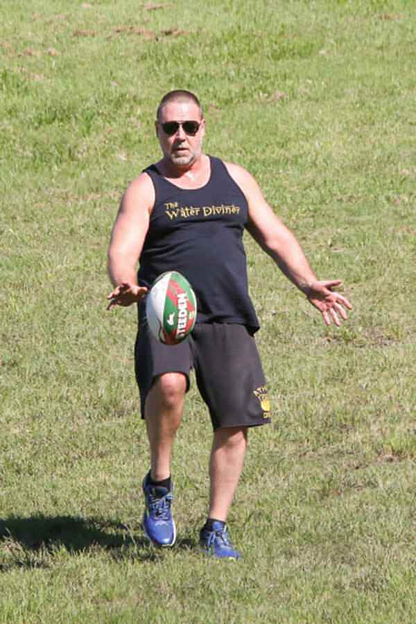 A clearly heavier Russell Crowe playing rugby with his kids earlier this year. Russell has actually gained weight and lost it a few times in the past 8 years, sometimes for roles, sometimes not. When roles demand it though, he has been known to have strict diet and exercise routines. Crowe has been married to Danielle Spencer since 2003, and the couple have been together since 1990, when both acted in Australia and met during a film. They have 2 boys.