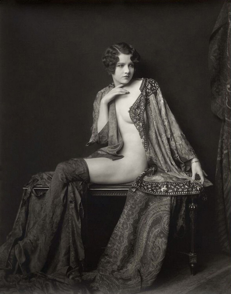 An unknown performer, known as one of the Ziegfeld Girls, posing for an artistically sexy picture in 1922. Most of the girls did similar pictures to promote the theatrical Broadway revue spectaculars known as the Ziegfeld Follies in NYC, US from 1907-1931. Those pictures are some of the most tastefully sexy vintage pictures I have ever seen. Being a Ziegfeld Girl was a highly desired job, as the girls needed to be excellent singers, dancers, be physically strong, sexy, seductive but also graceful for the productions. They were paid alongside top female movie stars of the time, before the show ran its course. 2 Films even sprung up from their popularity after they ended.