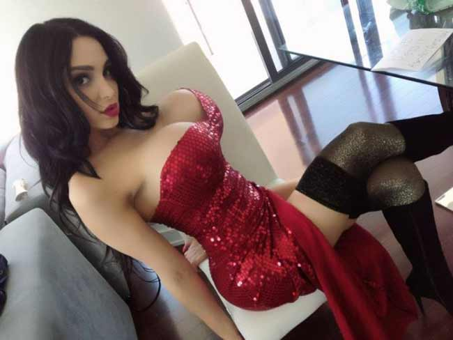 Jessica Rabbit cosplay done right