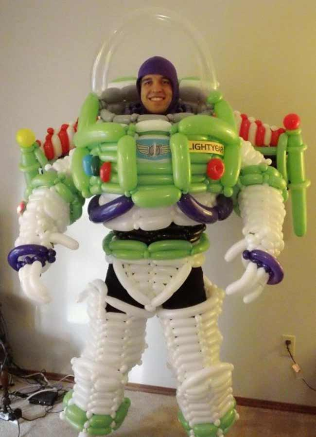 Amazing job at cosplay of Buzz Lightyear made out of inflatable balloons.