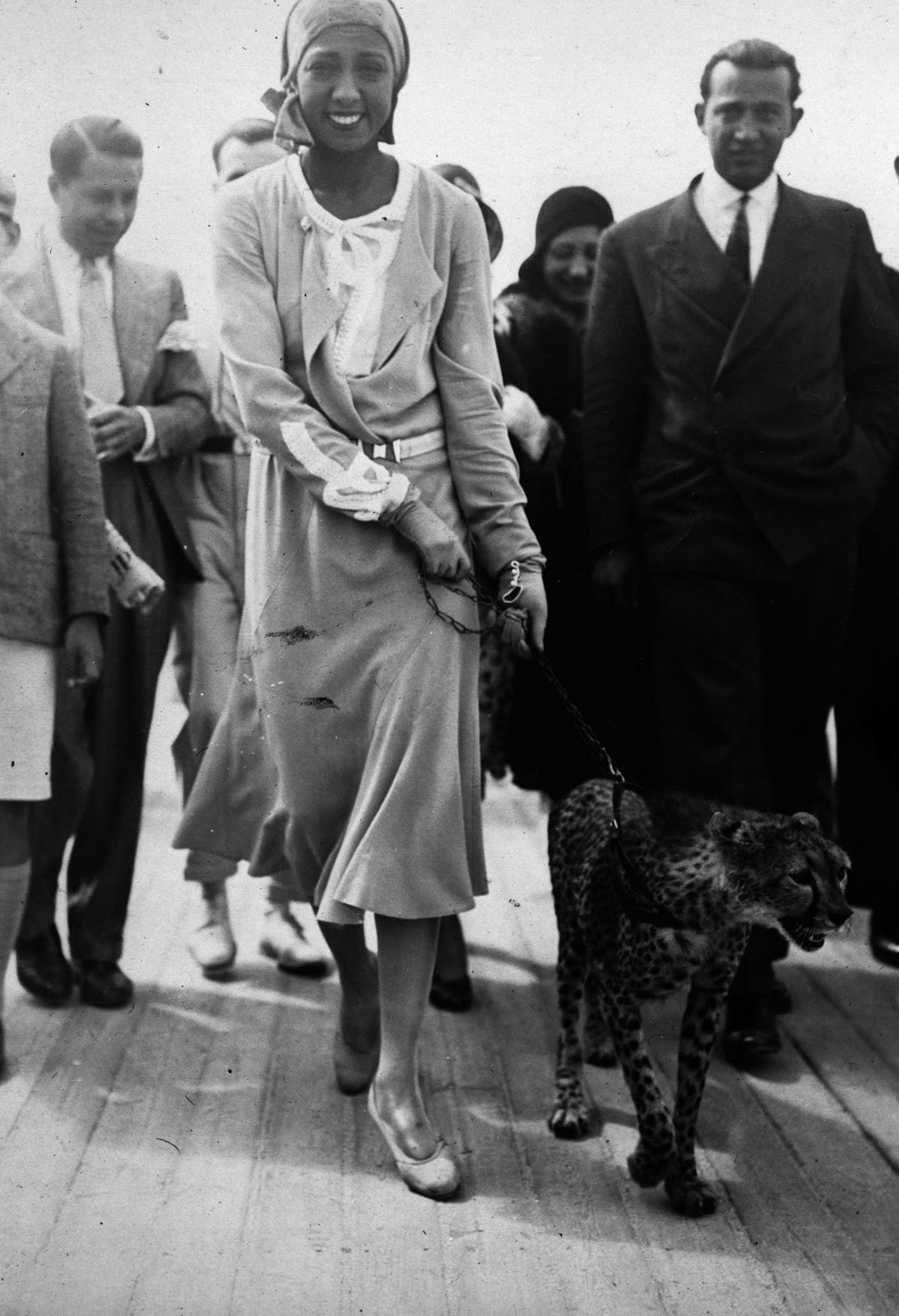 Josephine Baker taking her pet cheetah for a walk in Paris in 1923.