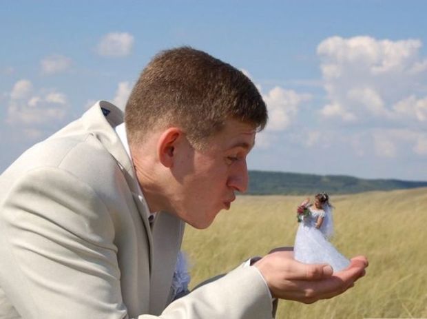 Man with tiny bride from Russian wedding photoshops