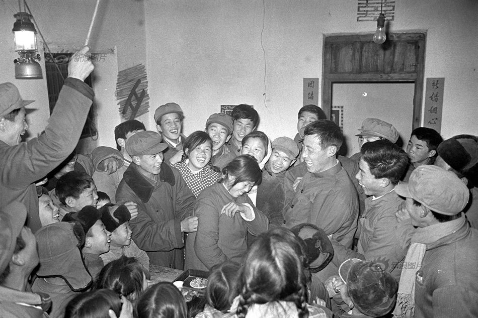 A wedding ceremony in Changyi county, Shandong province, China in 1980. Most ceremonies of the time in China did not have fancy gowns or some ridiculously lavished event. They usually got together at the home of the bride or groom, and shared in the moment.