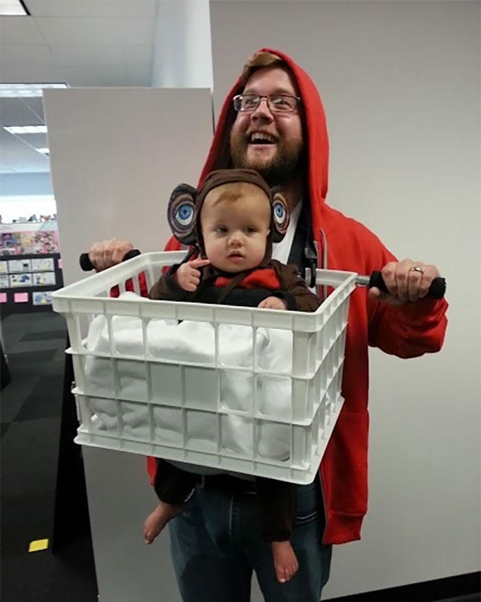 23 Parents Who Know How To Make Costumes For The Whole Family, Just In time For Halloween.