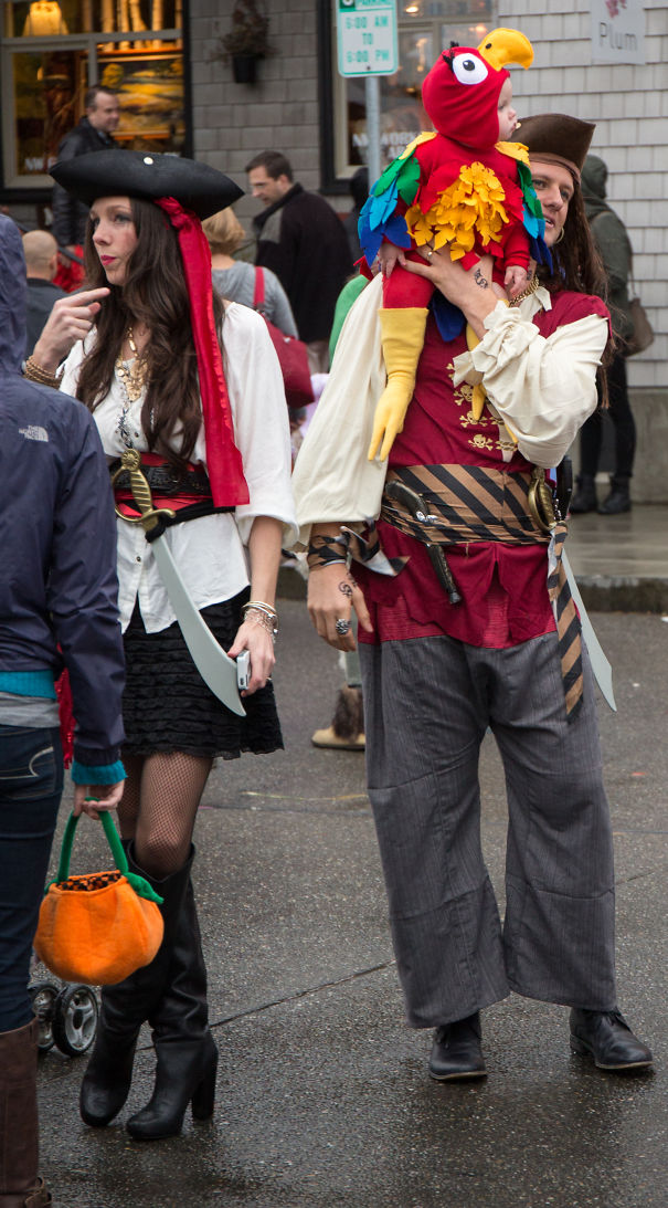 23 Parents Who Know How To Make Costumes For The Whole Family, Just In time For Halloween.