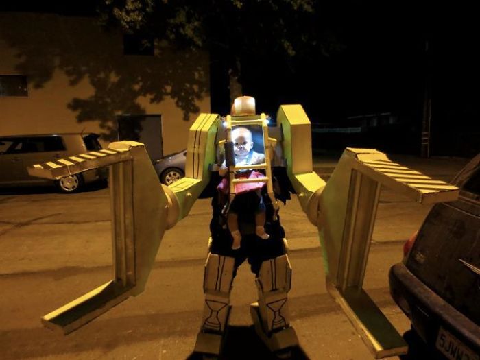 23 Parents Who Know How To Make Costumes For The Whole Family, Just In time For Halloween.