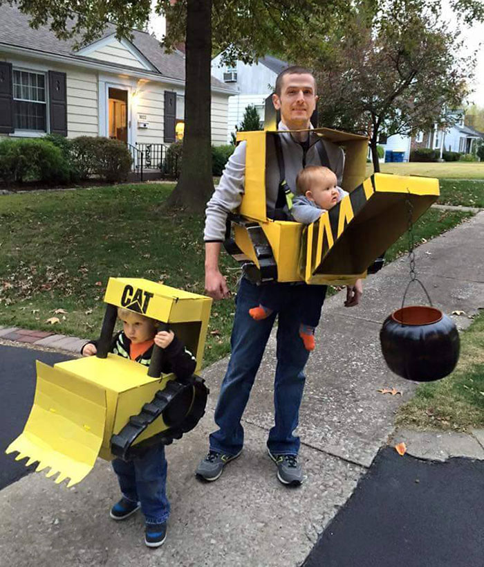 23 Parents Who Know How To Make Costumes For The Whole Family, Just In