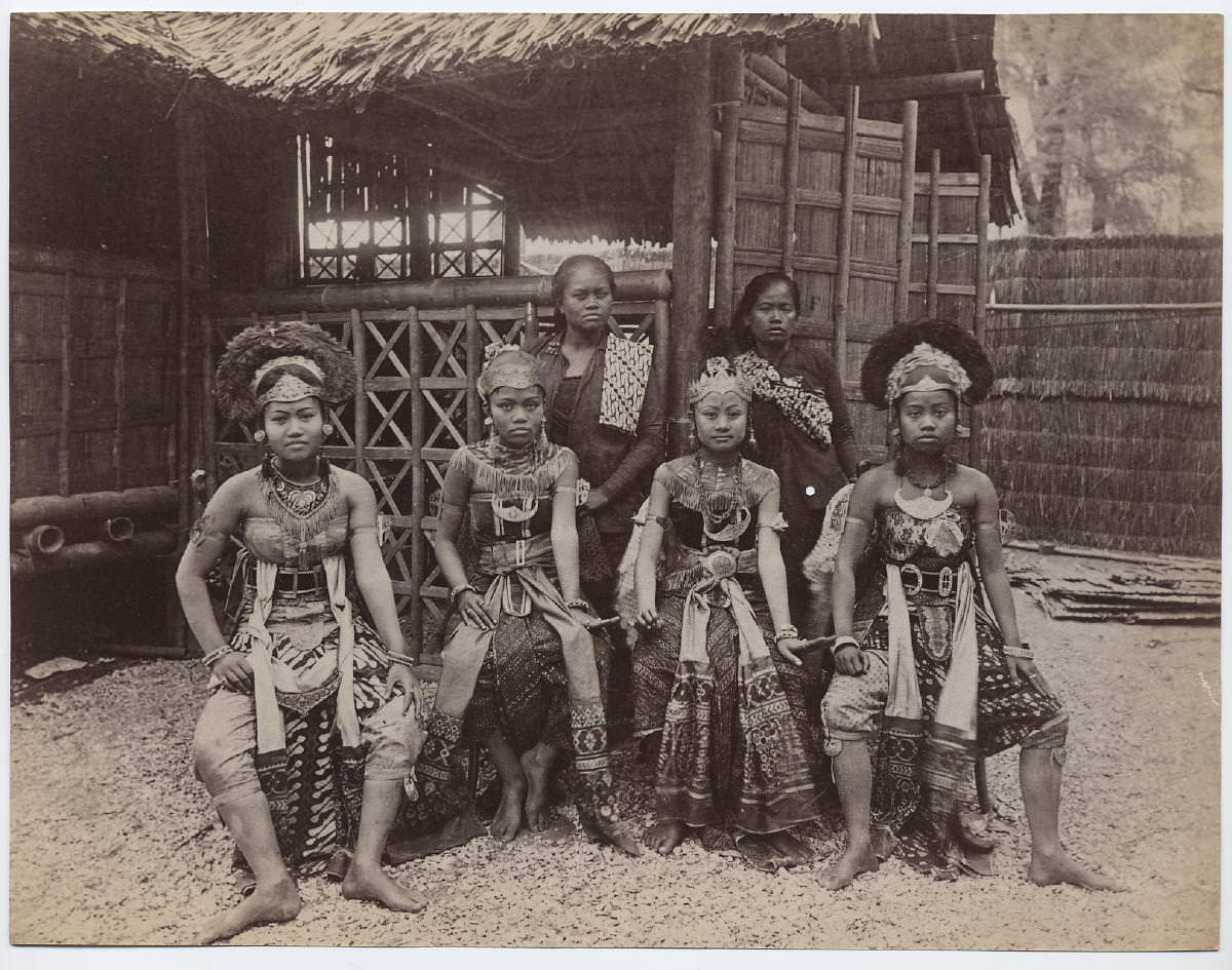 Women imported from Thailand pose for a picture at an exhibition in what would be know as a Human Zoo in Paris, France in 1889. Human Zoos had people from Africa, Asia, certain islands, even American communities. These Zoos were very prevalent in Europe and the US for patrons to go see the exhibitions of people "in their natural habitat". It got worse, certain women from some areas, especially Africa, were imported just for their figures. It was a humiliating and degrading display that lasted from around the 1850s all the way up until the last one closed in Belgium in 1958.
