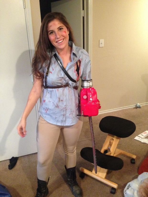 19 Brave People Who Won't Let Anything Get In The Way Of Their Halloween Fun