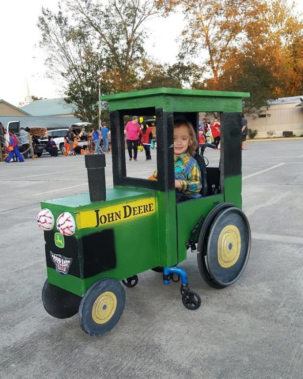 19 Brave People Who Won't Let Anything Get In The Way Of Their Halloween Fun