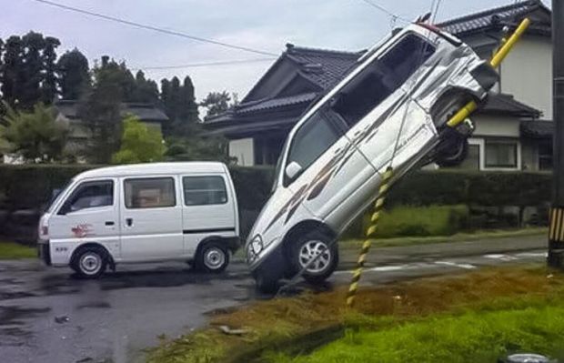 crazy minivan crash