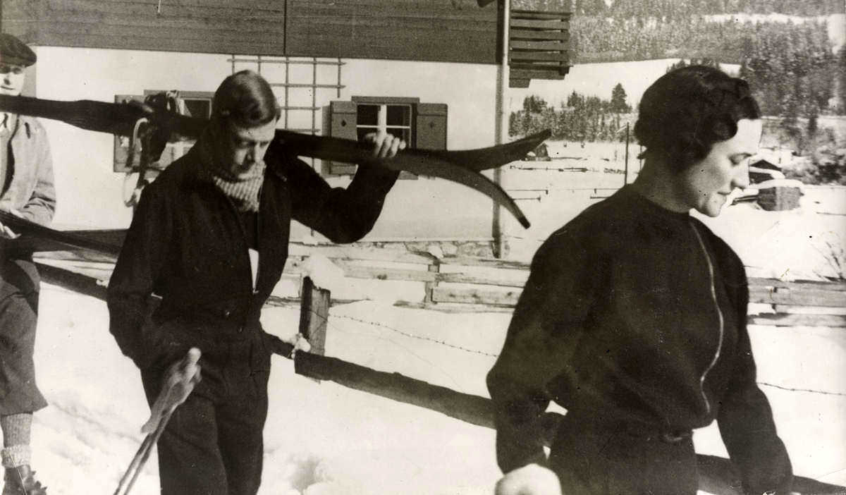 Prince of Wales and future King of England Edward VIII with his fiancé Wallis Simpson skiing in Austria in 1935. His sympathy for the Nazi's and desire to marry Wallis who was already married before allowed English officials to force him to Abdicate the throne less than a year after sitting on it in 1936. He even visited Hitler, and was the Fuhrers choice to lead England had Germany won the Battle of Britain.