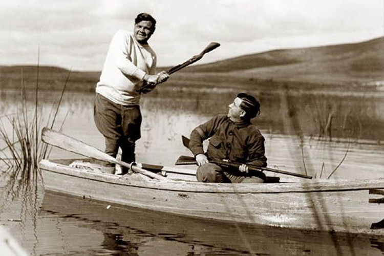 Babe Ruth pretending to play baseball with a shotgun (really hope it wasn't loaded) while duck hunting in 1927. Often a jokester and many considered a sweet man, The Babe doesn't get enough credit for his work with sick children. He was frequented at hospitals, signing autographs and posing for sick kids throughout his career, something few stars of the time ever did.