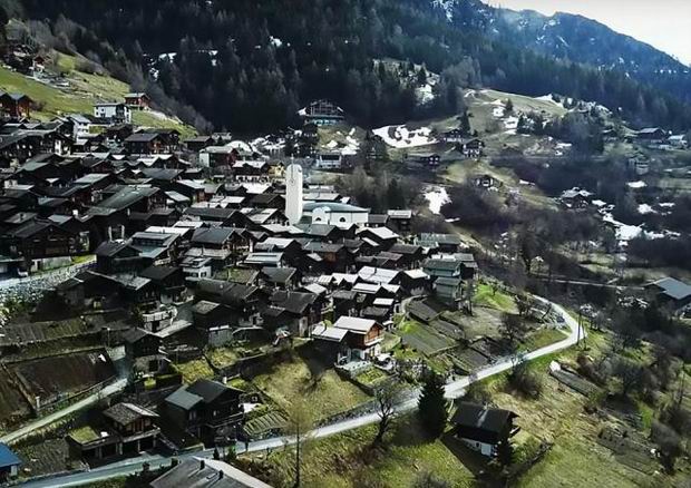 Those lucky enough to be chosen will find that despite its minuscule size, Albinen boasts several restaurants and a grocery store. A famous resort town of Leukerbad is just over 4 miles away.